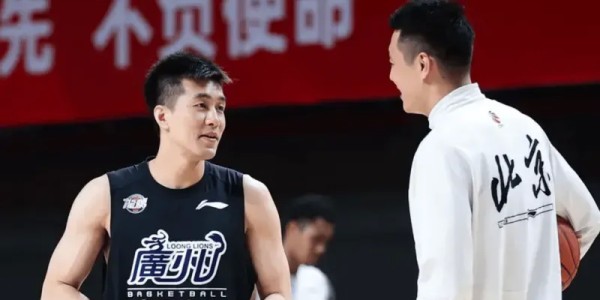 FB体育-翟晓川社媒发文：我两兄弟解说夸我了是吧，感谢球迷支持